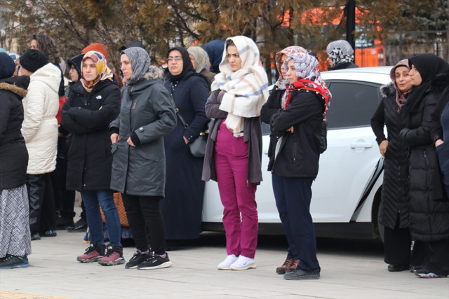 Erzurum'da katledilen anne ve kızı gözyaşlarıyla uğurlandı - Resim: 1
