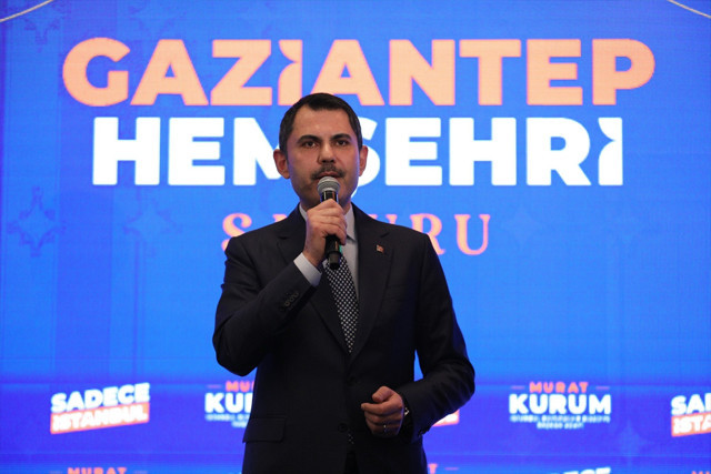 Murat Kurum: "Deprem siyasi ayrım yapmıyor, hepimizi enkaz altında bırakıyor" - Resim: 0