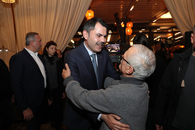 Murat Kurum: "Deprem siyasi ayrım yapmıyor, hepimizi enkaz altında bırakıyor" - Resim: 1