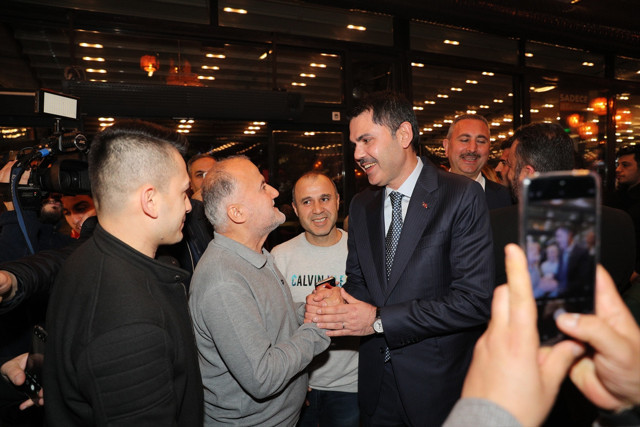 Murat Kurum: "Deprem siyasi ayrım yapmıyor, hepimizi enkaz altında bırakıyor" - Resim: 3