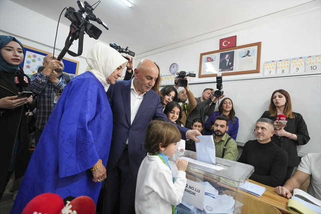 Cumhur İttifakı'nın ABB Başkan adayı Turgut Altınok oyunu kullandı - Resim: 0