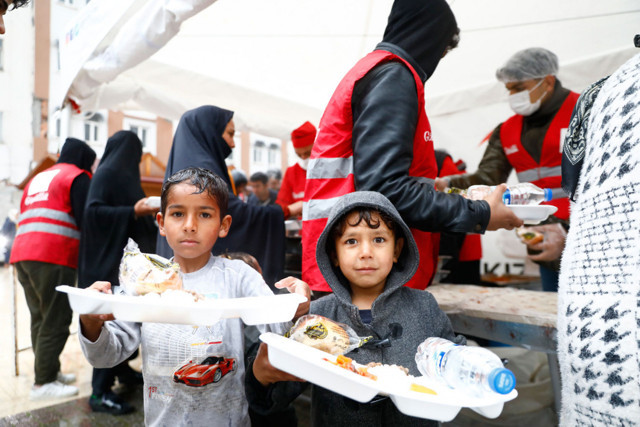 Ramazan bereketi Kızılay’la çoğalıyor! Yardımseverler bayramda Kızılay eliyle destek oluyor - Resim: 2