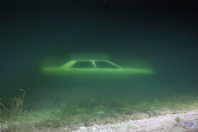 Uşak'ta otomobil gölete düştü! - Resim: 0