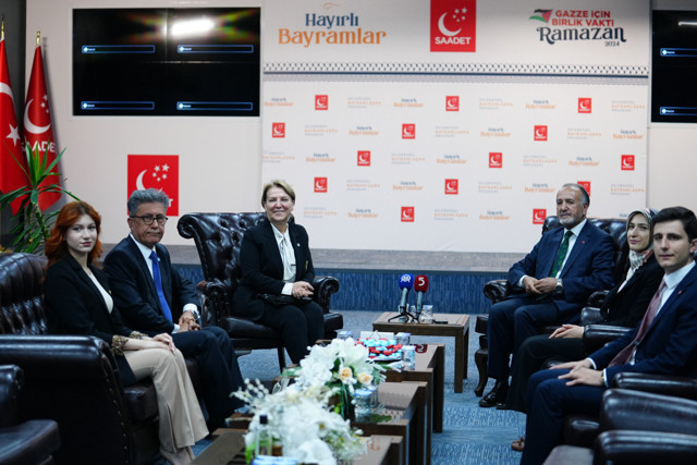 Siyasi partiler arasında bayramlaşma günü, AK Parti ile CHP bayramlaşmasında "birlikte çalışma" mesajları verildi - Resim: 2