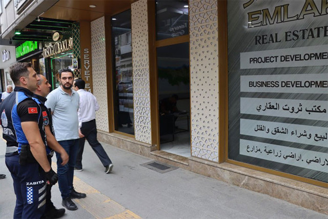 CHP'li belediyelerde Arapça tabelaların kaldırılmasının asıl sebebi çok konuşulacak! - Resim: 0