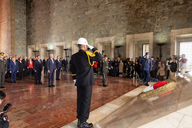 TBMM Başkanı Numan Kurtulmuş başkanlığındaki devlet erkanı, Anıtkabir'i ziyaret etti - Resim: 0