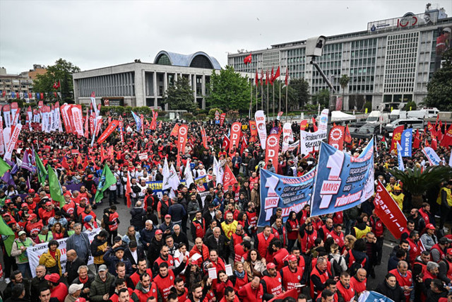 Taksim için Saraçhane'ye gelen Özgür Özel'den açıklama - Resim: 0