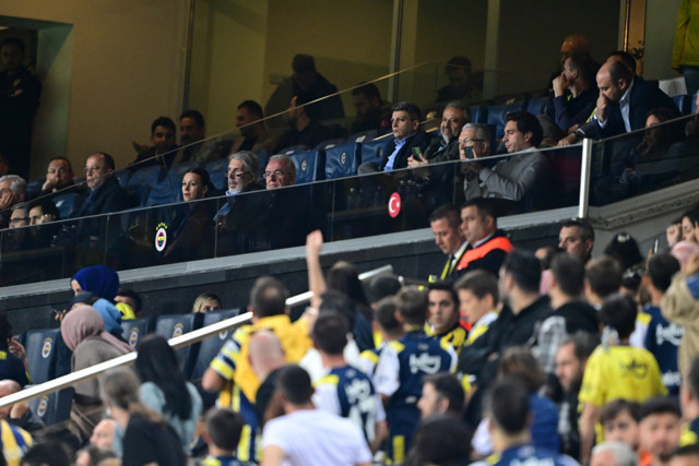 Maç sonu Kadıköy karıştı! Taraftar ve yönetim arasında kavga... - Resim: 0