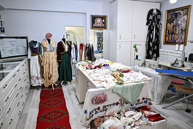 30 yıldır topladığı asırlık Balkan kıyafetleriyle 'Göç Müzesi' kurmak istiyor - Resim: 0