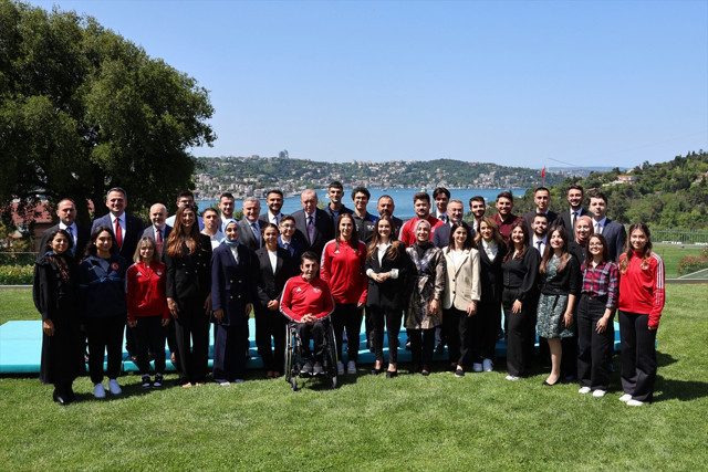 Cumhurbaşkanı Erdoğan gençlerle buluştu! "19 Mayıs tarihi, gençlerimiz için ilham ve umut kaynağı olmuştur" - Resim: 0