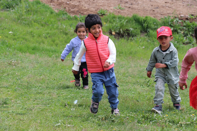 7 yaşındaki Ela, köpeklerin saldırısında yaralandı! Minik kız yaşadığı travmayı atlatmaya çalışıyor - Resim: 0