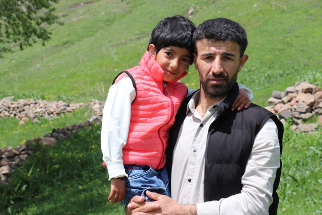 7 yaşındaki Ela, köpeklerin saldırısında yaralandı! Minik kız yaşadığı travmayı atlatmaya çalışıyor - Resim: 1