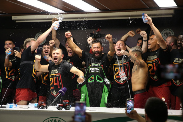 Çılgın rakam! Okan Buruk'un yeni maaşı belli oldu - Resim: 0