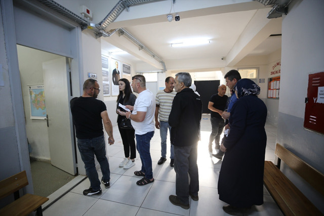 3 ilçe ve 4 beldede sandık kuruldu! Oy verme işlemi başladı - Resim: 3