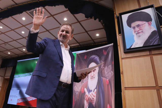 İran'da eski Cumhurbaşkanı Yardımcısı ile eski kadın Milletvekili cumhurbaşkanı adaylığı için başvuru yaptı - Resim: 0