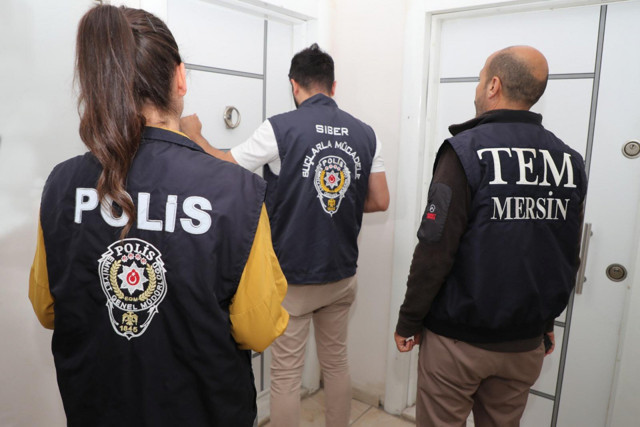 Mersin'de polisi harekete geçiren görüntüler! Gözaltına alınan 10 kişiden 4'ü tutuklandı - Resim: 0