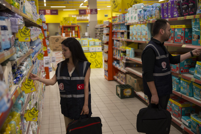 Ticaret Bakanlığı ekipleri 4 ilde marketlerde fiyat ve etiket denetimi yaptı - Resim: 2