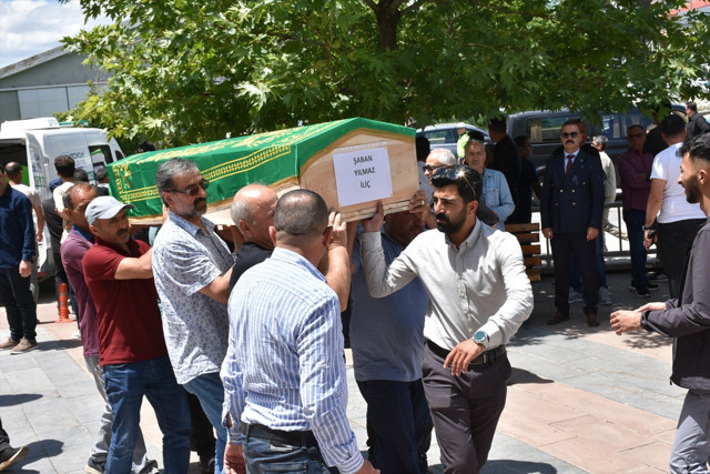 İliç'te cansız bedenlerine ulaşılan maden işçileri için cenaze töreni düzenlendi - Resim: 0