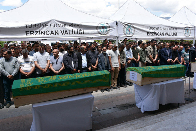 İliç'te cansız bedenlerine ulaşılan maden işçileri için cenaze töreni düzenlendi - Resim: 2