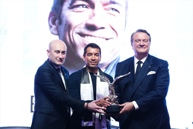 Beşiktaş, yeni teknik direktörü Giovanni van Bronckhorst için imza töreni düzenledi - Resim: 0