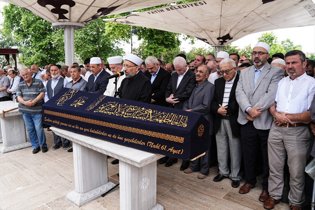 İlahiyatçı Yusuf Kavaklı son yolculuğuna uğurlandı - Resim: 0