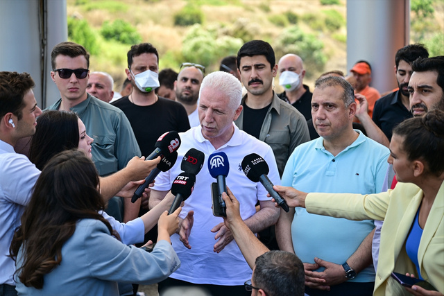 Tuzla'da fabrikada yangın çıktı! Vali Davut Gül'den açıklama geldi - Resim: 1