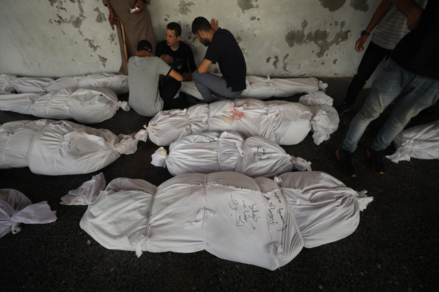 Hamas lideri Heniyye'nin acı kaybı! Kız kardeşi ve 9 kişi öldürüldü - Resim: 0