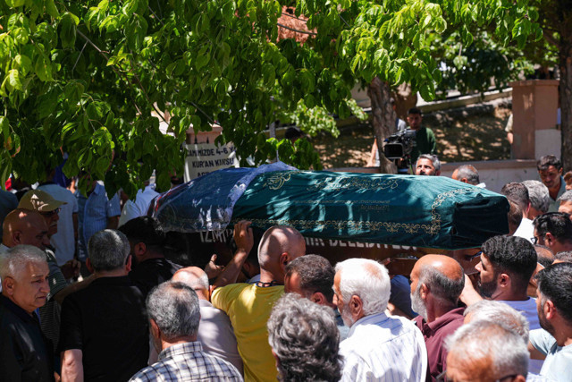 İzmir'deki patlamada yaşamını yitiren Dilek Bağ'ın cenazesi toprağa verildi - Resim: 0