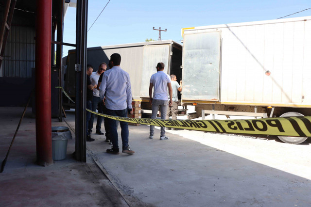 Polisi alarma geçiren olay! Patlayıcı madde yüklü kamyon arıza yaptı, patlayıcılar güvenlik önlemi alınarak nakledildi - Resim: 1