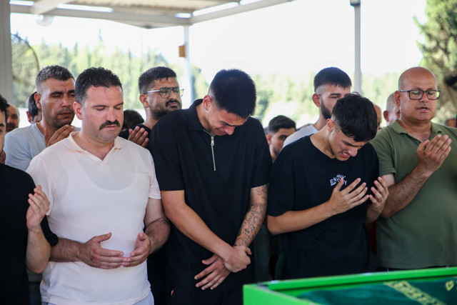 Fenerbahçe'nin kalecisi İrfan Can Eğribayat'ın babasının cenazesi defnedildi - Resim: 0