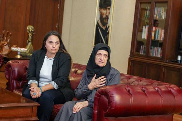 CHP Genel Başkanı Özgür Özel, Sinan Ateş'in annesi ve ablasıyla görüştü - Resim: 2