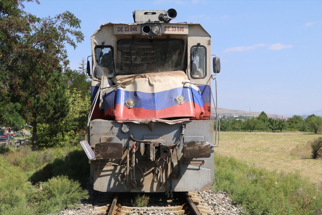 Çankırı'da tren ile kamyon çarpıştı! Ölü ve yaralılar var - Resim: 2
