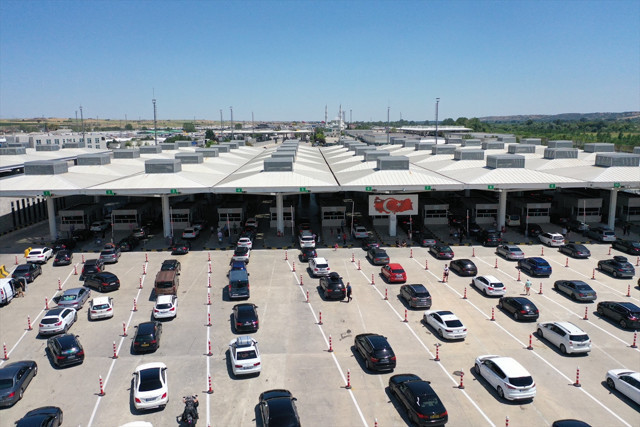 Kapıkule'de gurbetçi yoğunluğu yaşanıyor - Resim: 1