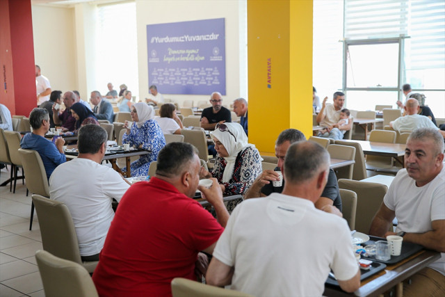 Emeklilerin Antalya'daki öğrenci yurtlarında ücretsiz tatili başladı - Resim: 0