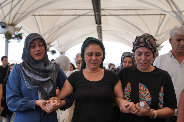 Asansör kazasında ölen Beren toprağa verildi, ailesi kahroldu! Dayı, itfaiyeyi suçladı - Resim: 0