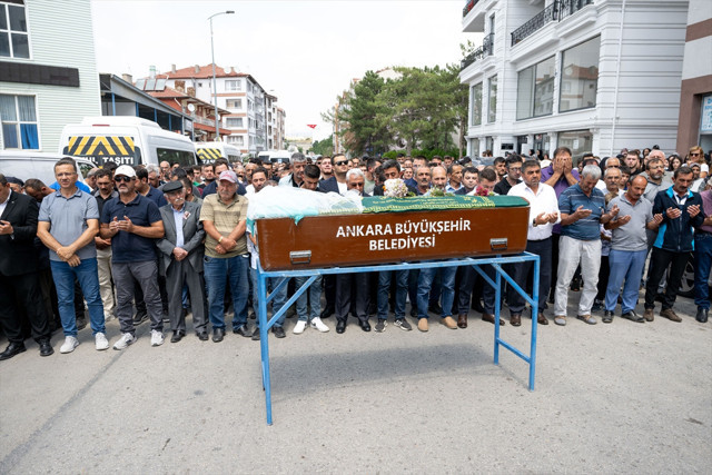 18 yaşındaki Rukiye'nin talihsiz ölümü! Genç kız toprağa verildi - Resim: 3