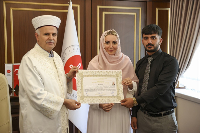 İngiliz Emily nişanlısı sayesinde Müslüman olarak Emine ismini aldı - Resim: 2