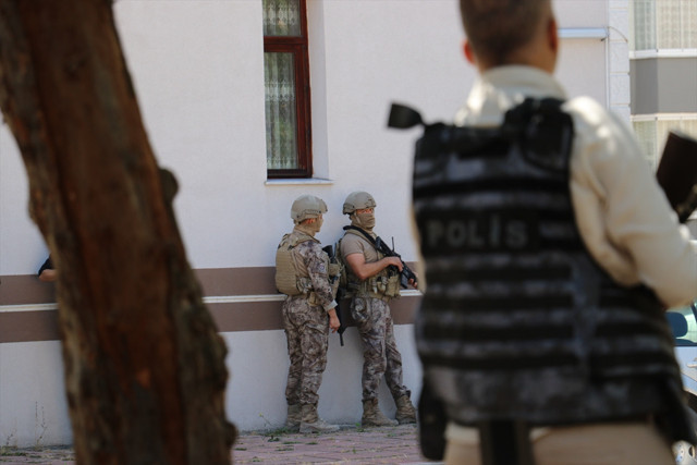 Uyuşturucu bağımlısı dehşet saçtı! Kastamonu'dan acı haber geldi: 1 polis şehit oldu - Resim: 4