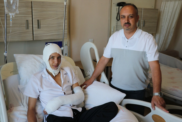 Elinde patlayan elektronik sigara, yüzünü ve vücudunu yaktı - Resim: 0