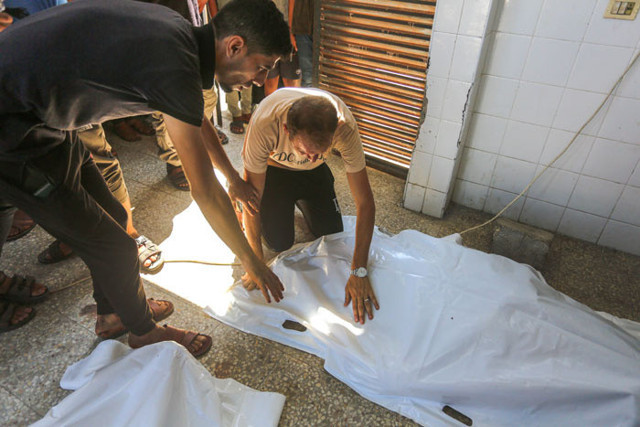 Gazze'de bebeklerine doğum belgesi çıkartmaya gitti, tüm ailesini kaybetti - Resim: 1