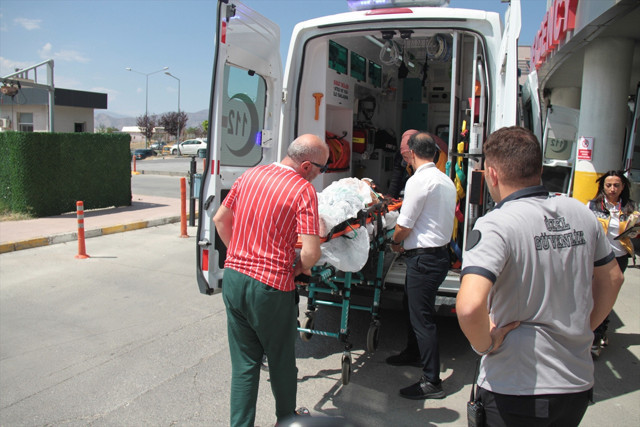 Erzincan'da iki araç çarpıştı! Ölü ve yaralılar var - Resim: 2