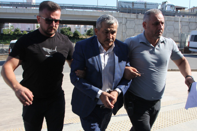 Antalya'da eski meclis üyesini silahla vurarak öldüren zanlı adliyeye sevk edildi - Resim: 0