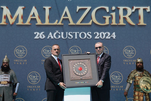 Cumhurbaşkanı Erdoğan: Malazgirt zulme karşı kenetlenmenin zaferidir - Resim: 3