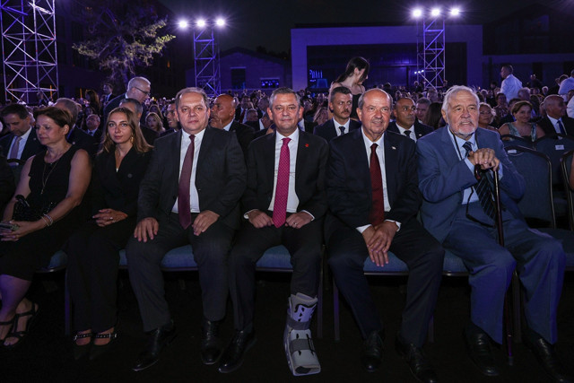 Özgür Özel'den 'Kemal Kılıçdaroğlu resepsiyona neden katılmadı?' sorusuna yanıt - Resim: 0