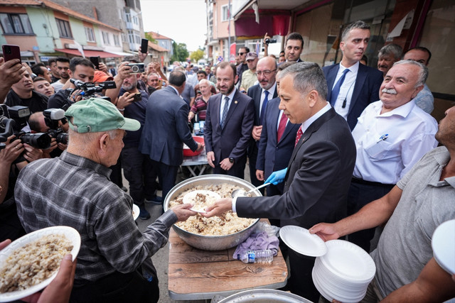 İçişleri Bakanı Yerlikaya, Kütahya'da esnafı ziyaret etti - Resim: 1