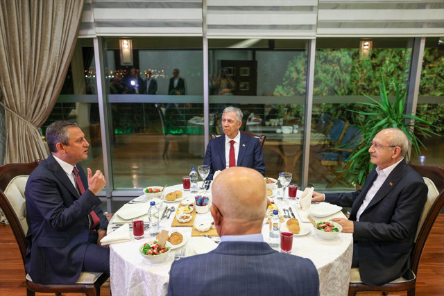 CHP Genel Başkanı Özgür Özel, Kemal Kılıçdaroğlu ile yemekte bir araya geldi - Resim: 0