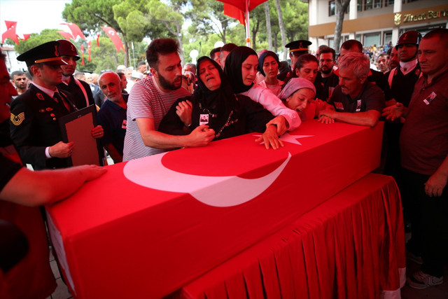 Diyarbakır'da şehit olan asker Ordu'da son yolculuğuna uğurlandı - Resim: 0