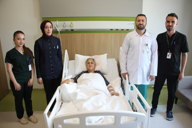 Kabızlık şikayetiyle doktora giden kadın, hayatının şokunu yaşadı! Kaparoskopi yöntemiyle sağlığına kavuştu - Resim: 0