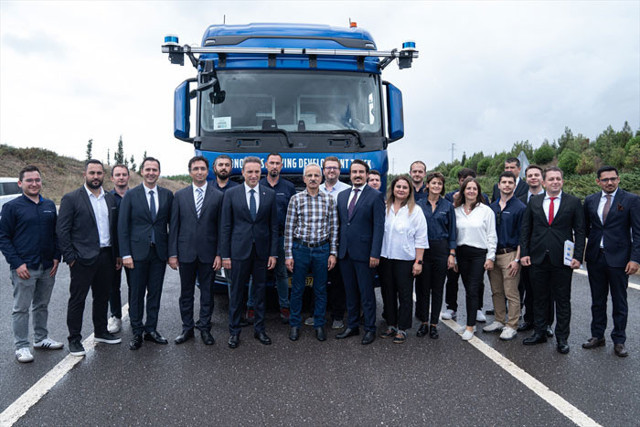 Bakan Abdulkadir Uraloğlu test etti! Otonom kamyon akıllı yollarda - Resim: 1