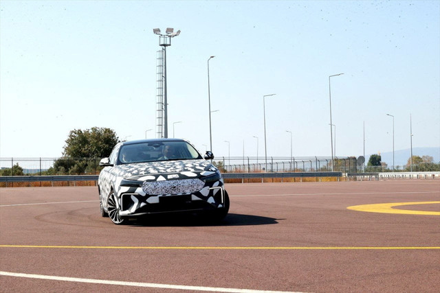 Bakan Kacır, Togg'un yeni modeli T10F'yi test etti! 'Menzil' detayı dikkat çekti - Resim: 0